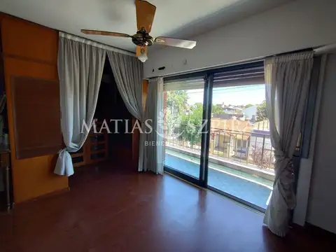Depto Tipo Casa 4 ambientes con 3 baños