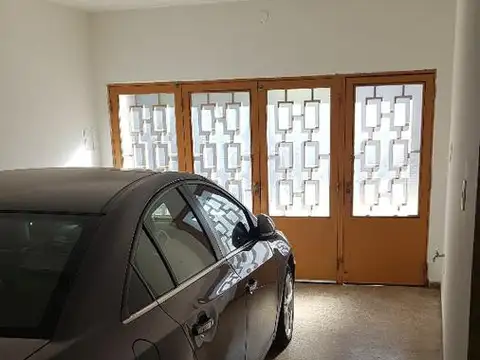 Casa en Alquiler con 1 cochera