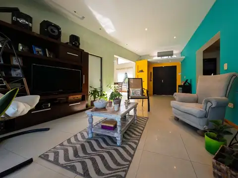 Casa en Venta en Los Robles del Monarca, USD 237.000