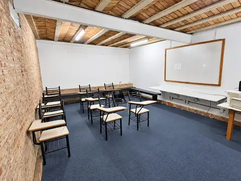 Oficina en Venta con 8 cocheras