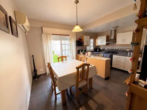 Casa en Venta con 3 cocheras