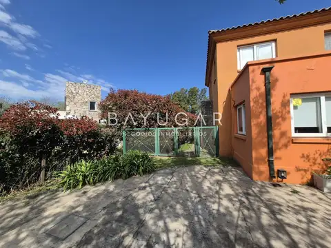 Casa 5 ambientes con 4 baños