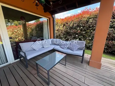 Casa en Alquiler Temporal con 4 cocheras