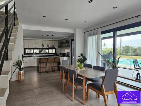 Casa en Venta con 5 cocheras