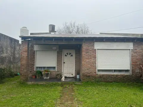 CASA CENTRICA EN VENTA! GENERAL LAS HERAS