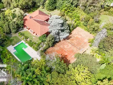 Casa 5 ambientes con 4 baños