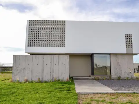Venta Casa Premium 3 Dorm a estrenar en Barrio Cerrado Ribera -160 e/ 455 y 467-City Bell - La Plata