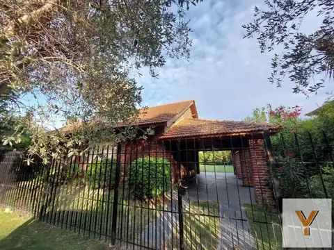 Casa en venta - 2 Dormitorios 1 Baño - Ensenada