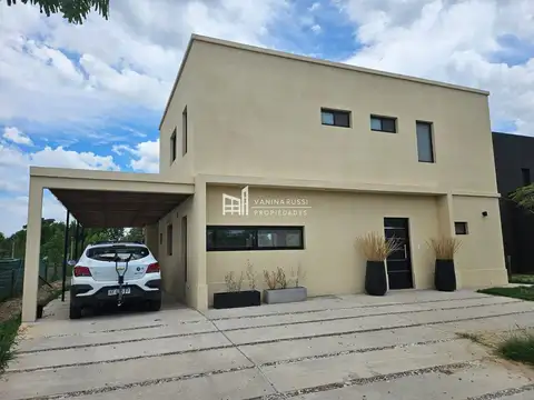 Venta casa 4 ambientes en Puertos Del Lago, Acacias