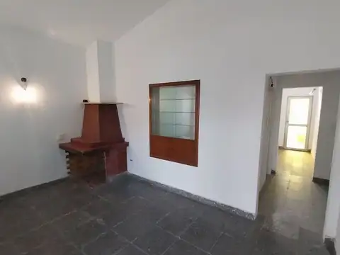 ALQUILER DE CASA BUENA UBICACION DOBLE TERRRENO