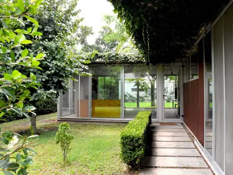 Casa de diseño en barrio cerrado Las Magnolias