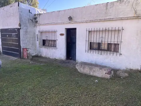 CASA CON LOTE SALIDA A ARROYO DOÑA FLORA