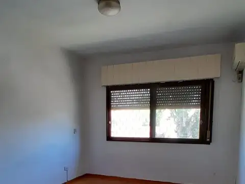 Casa 7 ambientes con 2 baños