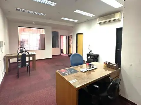 Oficina 5 ambientes con 2 baños