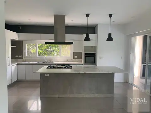 Casa en venta estilo moderno barrio Los Lagos Nordelta Tigre
