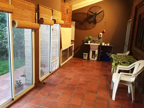 Casa 5 ambientes con 2 baños