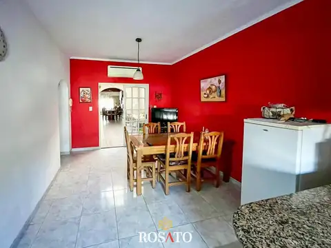 Casa 4 ambientes con 2 baños