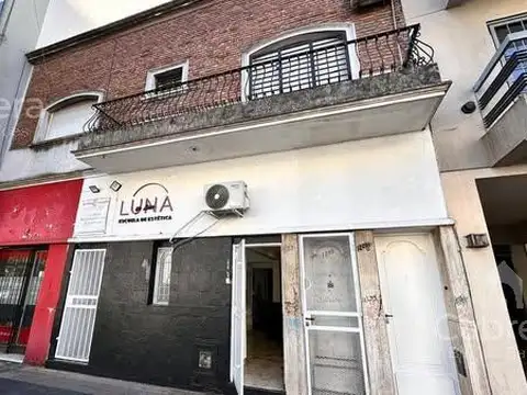 Local en PH al frente en venta en La Plata