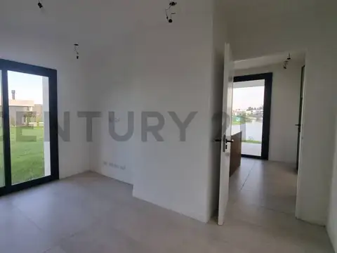 Casa en Venta con 4 cocheras