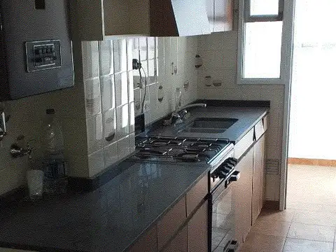 DOS AMBIENTES CON BALCÓN EN QUILMES CENTRO. CONSULTE. OPORTUNIDAD.