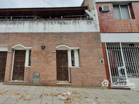 Casa 6 ambientes con 2 baños
