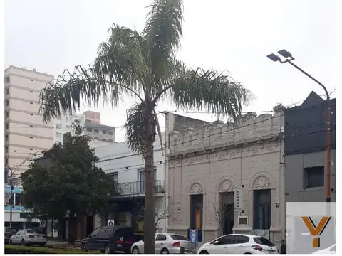 Avenida Moreno e/ 1810 y 9 de Julio