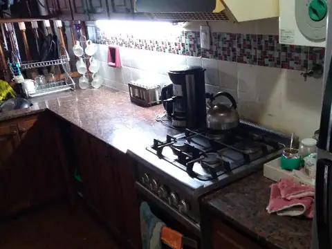 Casa y depto (en P.H.) en venta en block, Zona Centro, Villa Gesell.-