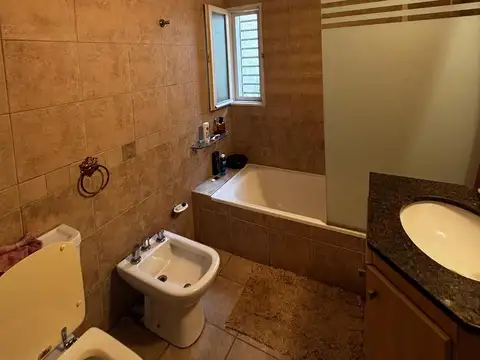 Casa 4 ambientes con 3 baños