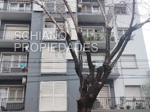 TRES  AMBIENTES AMPLIO EN QUILMES CENTRO. EXCELENTE UBICACIÓN. CONSULTE OPORTUNIDAD. SE ESCUCHAN OFERTAS.