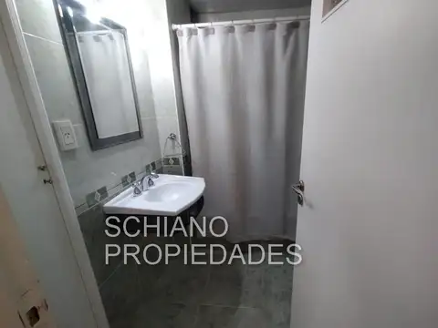 TRES  AMBIENTES AMPLIO EN QUILMES CENTRO. EXCELENTE UBICACIÓN. CONSULTE OPORTUNIDAD. SE ESCUCHAN OFERTAS.