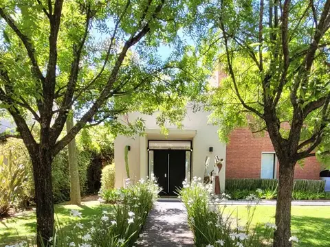 Casa en Venta o Alquiler en Santa Catalina 4 dormitorios, Villanueva 100