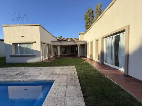 Casa en Alquiler de 3 dormitorios