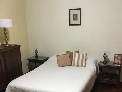 Casa en Alquiler con 2 cocheras