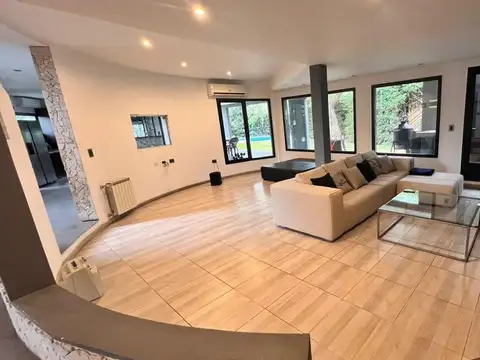 Casa en Venta con 2 cocheras