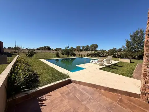Casa 3 ambientes con 2 baños