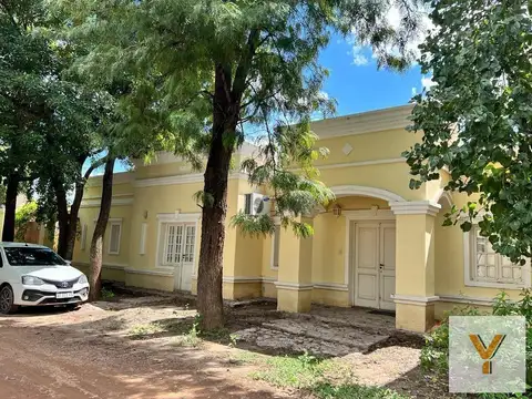Casa en venta - 4 Dormitorios 4 Baños - Cochera - 620Mts2 - Santiago del Estero
