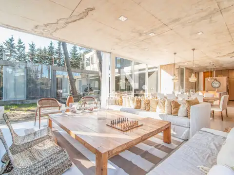 Casa 5 ambientes con 3 baños