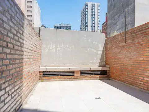 MONOAMBIENTE CON PATIO APTO PROFESIONAL EN VENTA