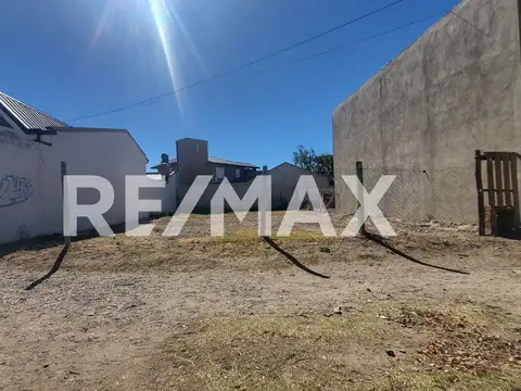 ALQUILER  TERRENO DE 300 M2 EN CENTRO DE PLOTTIER