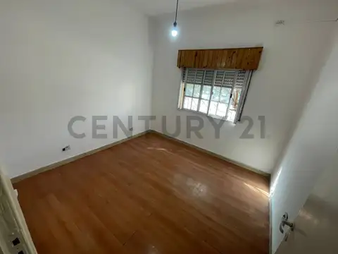 Casa 5 ambientes en Lanús Oeste con cochera Y Terraza