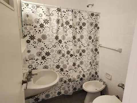 Oficina 3 ambientes con 1 baño