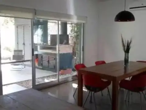 Casa 3 ambientes con 2 baños