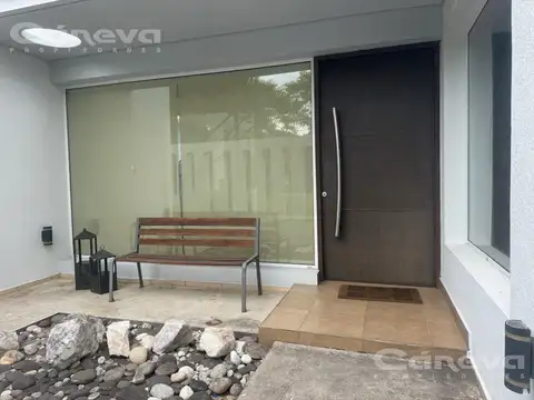 Casa de 3 dormitorios mas dependencia  y pileta en Santa Clara