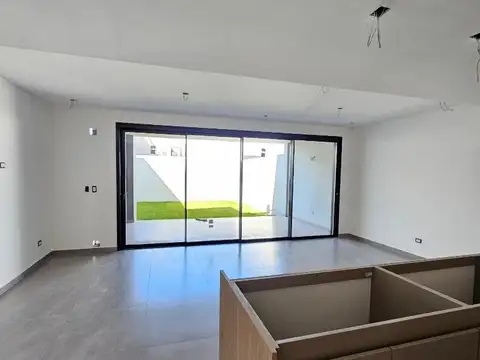 VENTA DUPLEX PREMIUM 3 DORMITORIOS BRISAS MANANTIALES PATIO