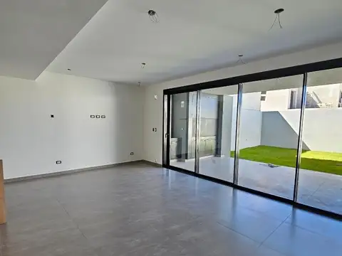 Casa en Venta en Brisas De Manantiales, USD 230.000