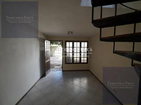 Depto Tipo Casa en Alquiler con 1 cocheras