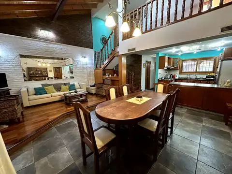 Casa 5 ambientes con 3 baños