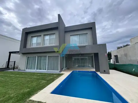 Venta de casa en dos plantas con pileta - LAGOON PILAR