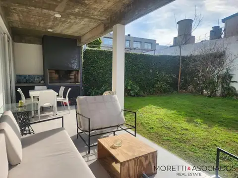 Casa en Alquiler con 1 cochera