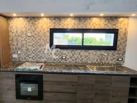 Casa 6 ambientes con 2 baños